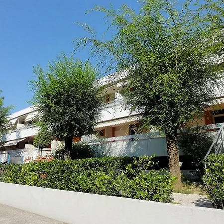 Cozy With Private Entrance Apartament Bibione